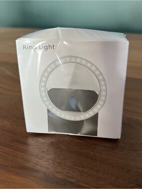 Portable Clip-On White Selfie Ring Light Travel Vlogger Simple Portable